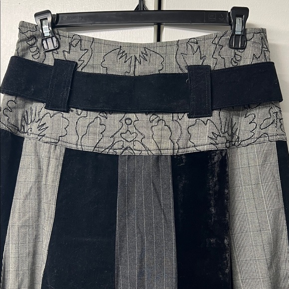 Stylish Black and Gray Women's Skirt - Picture 6 of 6